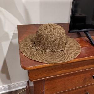 Brown straw fashion hat with twine bow